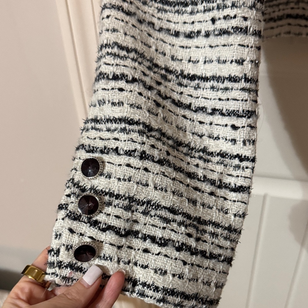 Chic Striped Blazer - Picture 5 of 8